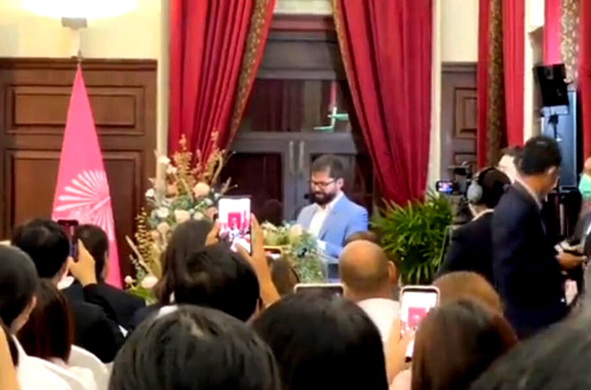 VIDEO | Presidente Gabriel Boric sorprendió recitando poema de Pablo Neruda en Tailandia