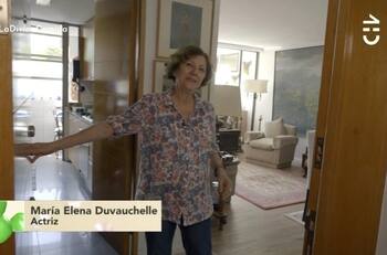 Acogedor y lleno de cuadros: Así es el departamento que María Elena Duvauchelle vive hace 10 meses