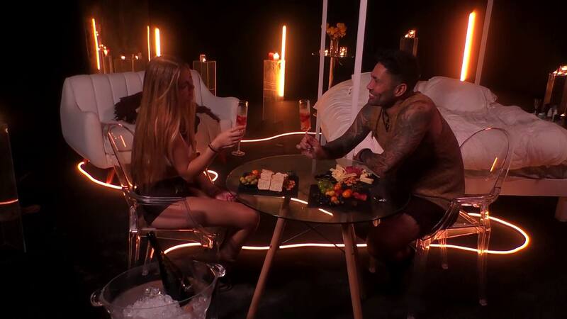 La íntima charla entre los tortolitos de Mundos Opuestos.