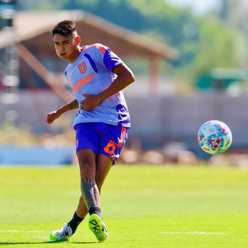 Matías Riquelme es una de las novedades de la citación de los azules ante U. de Conce. Foto: U. de Chile.