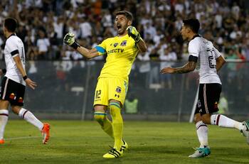 Paulo Garcés y la lucha en la portería alba: "Omar Carabalí está preparado para agarrar el arco de Colo Colo"