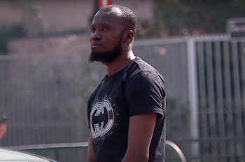 Haitiano que rompió pantallas en el aeropuerto: “Voy a viajar igual, en Chile no hay ayuda”