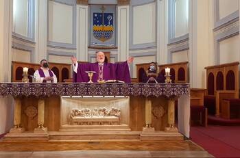 "Cuando una ley es injusta uno puede desobedecerla": obispo de Punta Arenas por misas en Fase 2