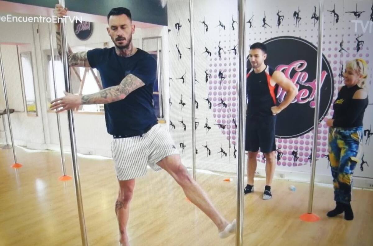 "Báilame el caño, mi amor": Mauricio Pinilla deslumbró practicando pole dance en "Zona de Encuentro"