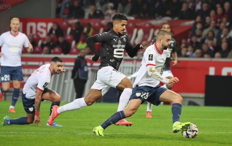 Jorge Sampaoli trabajó doce días antes de su primer compromiso oficial. Le tocó empezar con uno de los fuertes de la Ligue 1.