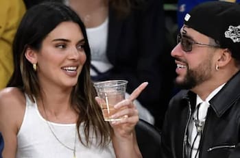 Kendall Jenner confiesa que “ama intensamente” mientras su romance con Bad Bunny se intensifica