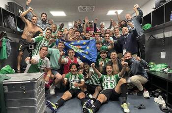 Así celebraron Claudio Bravo y Manuel Pellegrini la clasificación a la Europa League
