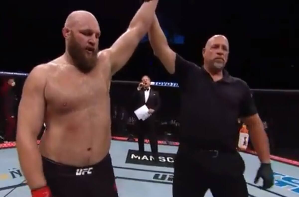 UFC Fight Night: Rothwell le dio una amarga bienvenida a Saint Preux en los pesos pesados