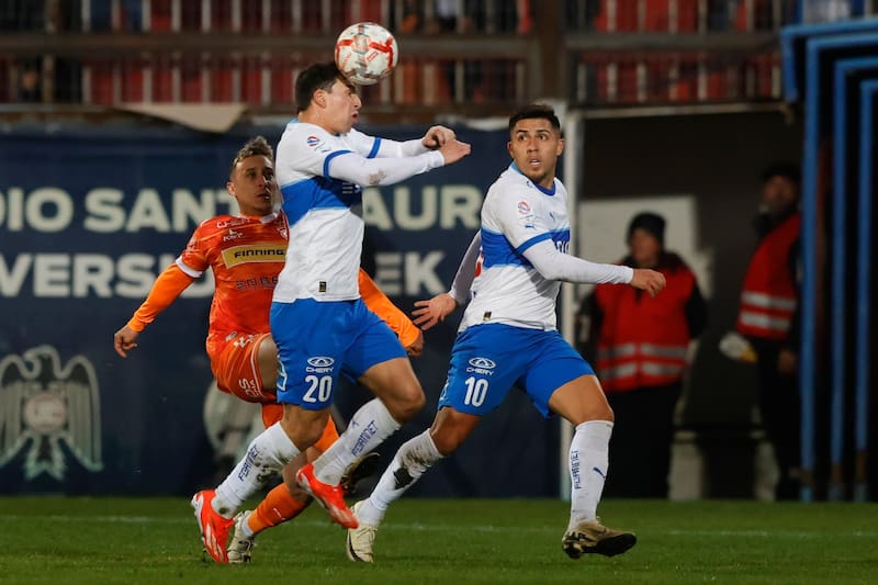jugando ante la UC en el Estadio Santa Laura. Foto: Agencia Aton.