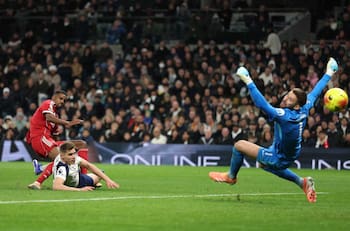 VIDEO | Le costó 170 millones de dólares al Liverpool, marcó recién su segundo gol y se lesionó