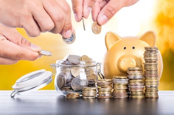 Así ahorra Mark Zuckerberg y Bill Gates: la Regla del 50/30/20 permite administrar bien tu dinero