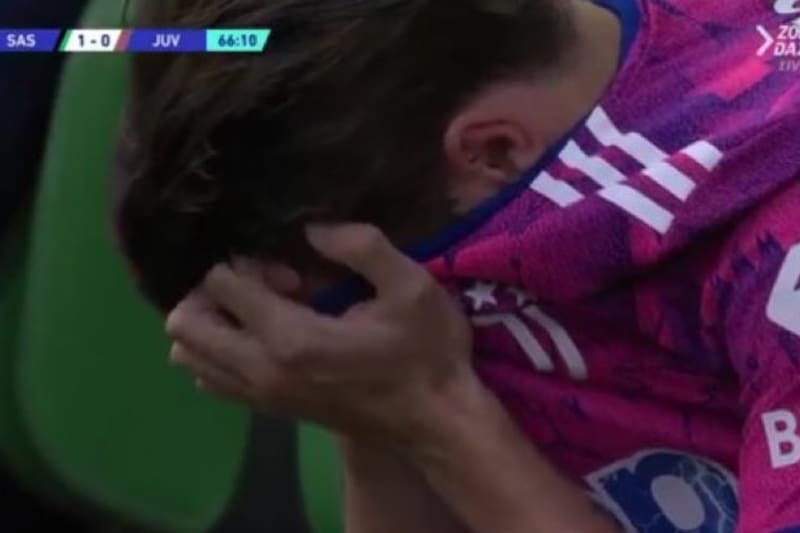 El desconsolado llanto de Nicoló Fagioli luego de ser sustituido en la Juventus. (Foto: captura)