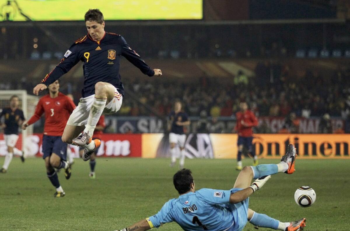 El recordado gol de David Villa a Claudio Bravo en el Mundial de Sudáfrica