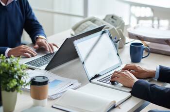 IPS paga subsidio de $22.000 mensuales a trabajadores chilenos: ¿cómo solicitarlo?