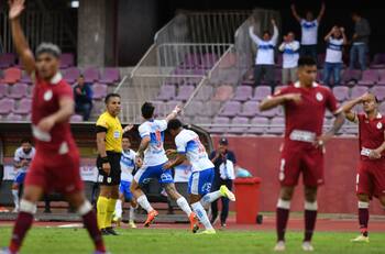 En contra del protocolo VAR: polémica jugada benefició a la UC ante Deportes La Serena