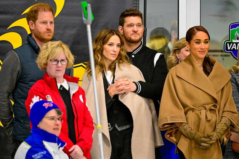 El príncipe Harry junto a Meghan Markle, Michael Bublé y su esposa