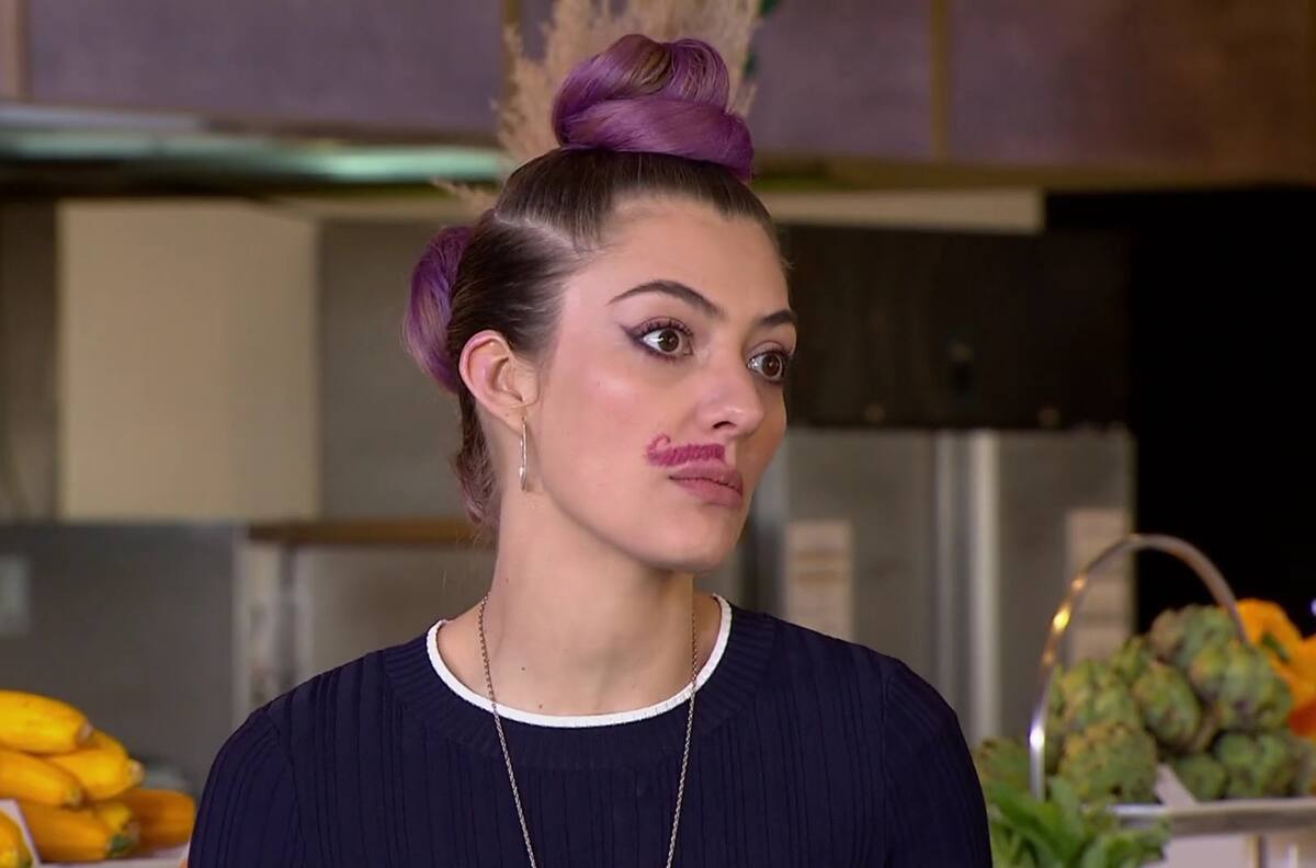 "Se quiere hacer la chistosa": Las críticas que recibió Tutú Vidaurre por pintarse un extravagante medio bigote