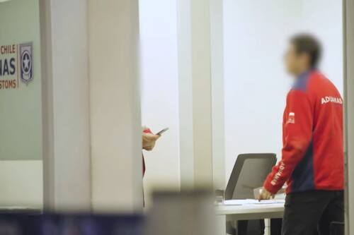 El programa policial de Mega se dedica a investigar distintos delitos que ocurren tanto en los sectores fronterizos del país como en sus principales aeropuertos. Crédito: Captura de pantalla - Mega