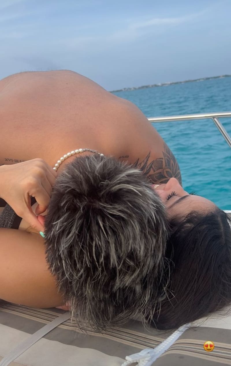 Pailita en sus vacaciones con July Leguizamón. Créditos: Instagram