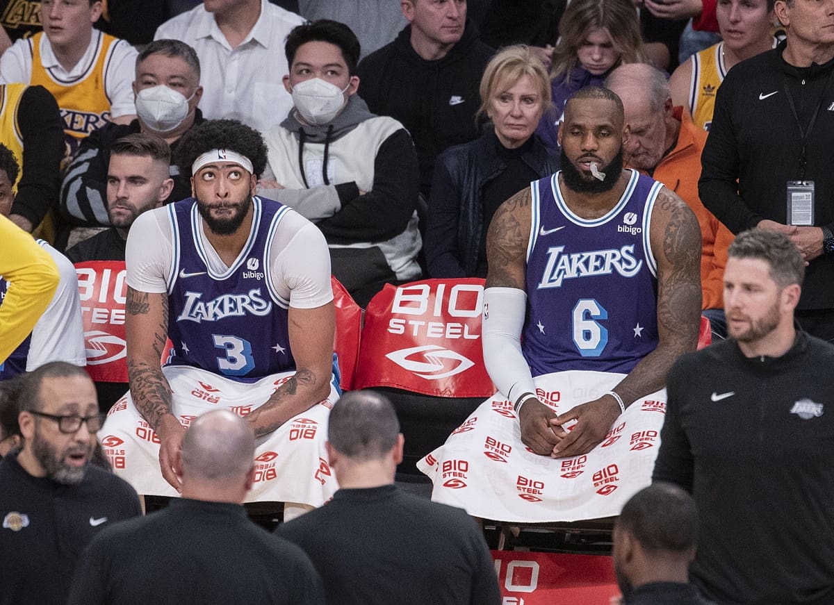 LeBron James y Anthony Davis tendrán nuevo entrenador la próxima temporada.