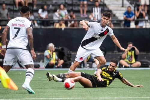El chileno tuvo un paso para el olvido en Vasco da Gama.
