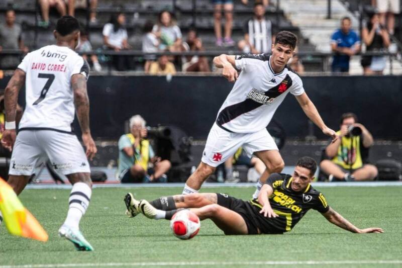 El chileno tuvo un paso para el olvido en Vasco da Gama.