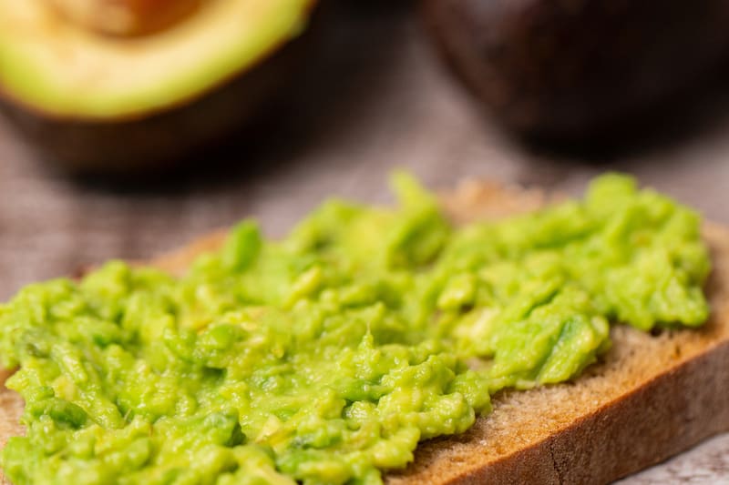 Solo necesitarás un pedazo de toalla de papel.