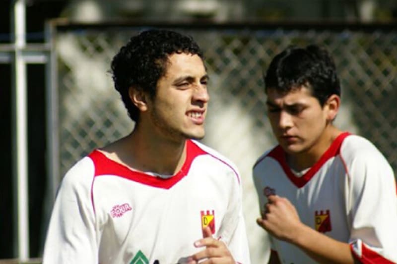 El extremo ha jugado en Deportes Valdivia (Tercera B, Tercera A y Segunda); Coquimbo Unido (Primera B y Primera A); Cobreloa (Primera B); San Marcos (Primera B); Fernández Vial (Primera B); y Provincial Osorno (Segunda)