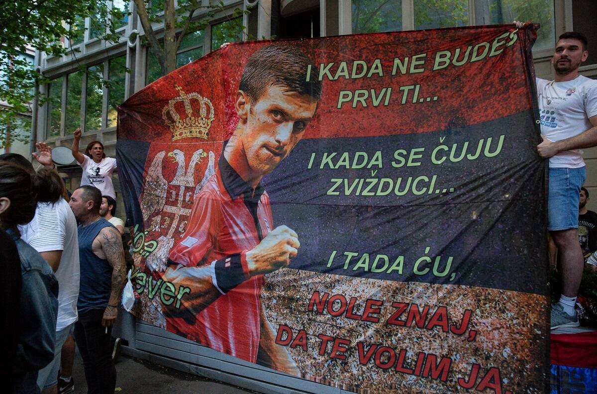 Novak Djokovic avisa que se quedará en Australia para tratar de jugar el Grand Slam oceánico