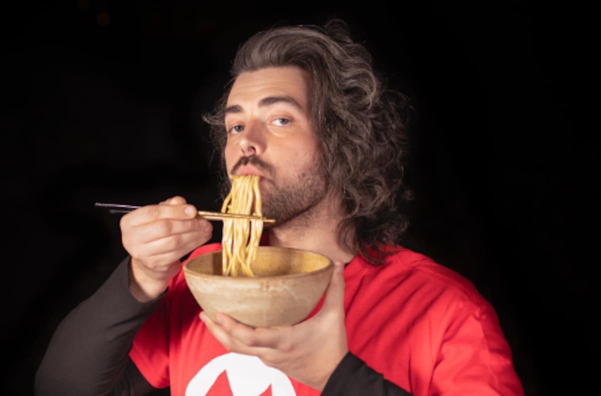 Quién es Max Cabezón, el joven cocinero y emprendedor que hace de las suyas en "El discípulo del Chef"