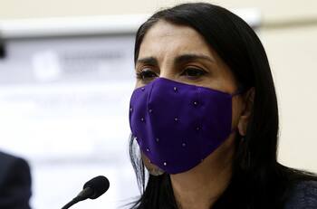 Ministra Karla Rubilar en cuarentena preventiva: Fue contacto estrecho de un caso positivo por COVID-19