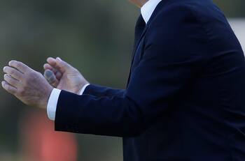 Se va a Argentina: DT campeón del fútbol chileno consiguió pasantías en Boca Juniors y Newell's Old Boys