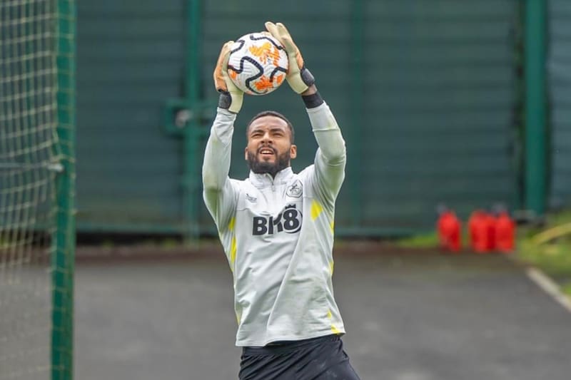 Lawrence Vigouroux es uno de los dos porteros que tiene el Burnley para la temporada que está por comenzar.