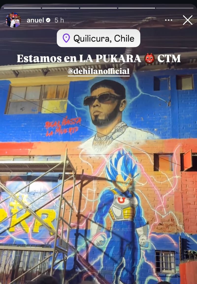 Anuel visitó un mural que le dedicaron.