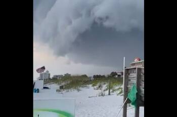 VIDEO | Increíble tormenta de nubes sorprendió a bañistas en playa de Estados Unidos