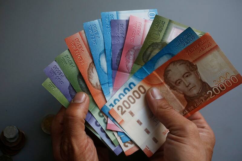 Estudio revela en qué usarán el dinero los y las trabajadoras.