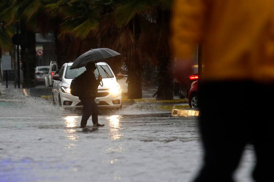 Se espera que entre miércoles, y especialmente el jueves, hayan precipitaciones en Santiago. Crédito: Aton