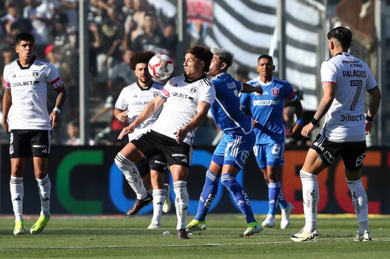Las razones que tuvo prestigiosa revista para sentenciar que Colo Colo es más grande que la U. Foto: Agencia Aton.