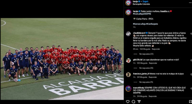 Claudio Bravo comentó una publicación de La Roja en Instagram.