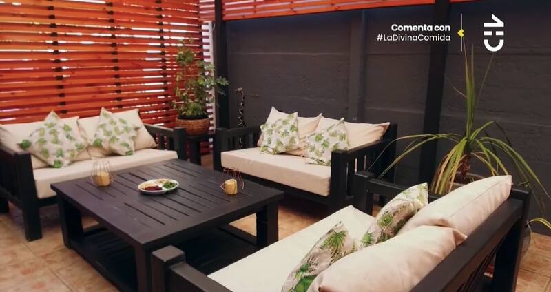 La espaciosa terraza donde recibió a sus invitados / CHV