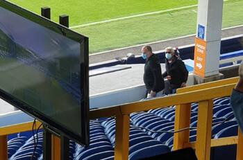 Bielsa no descansa y ya fue a espiar a uno de sus rivales en la Premier League