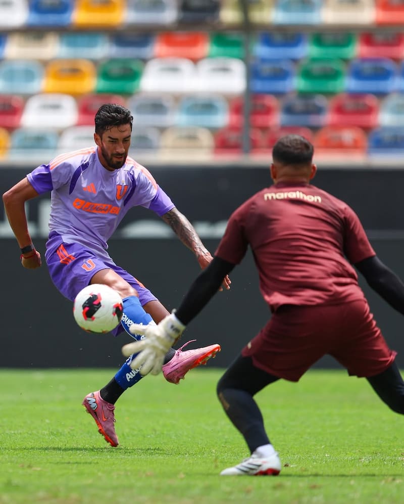 Juan Martín Lucero anotó en el segundo amistoso entre la U y Universitario. Prensa UCH.