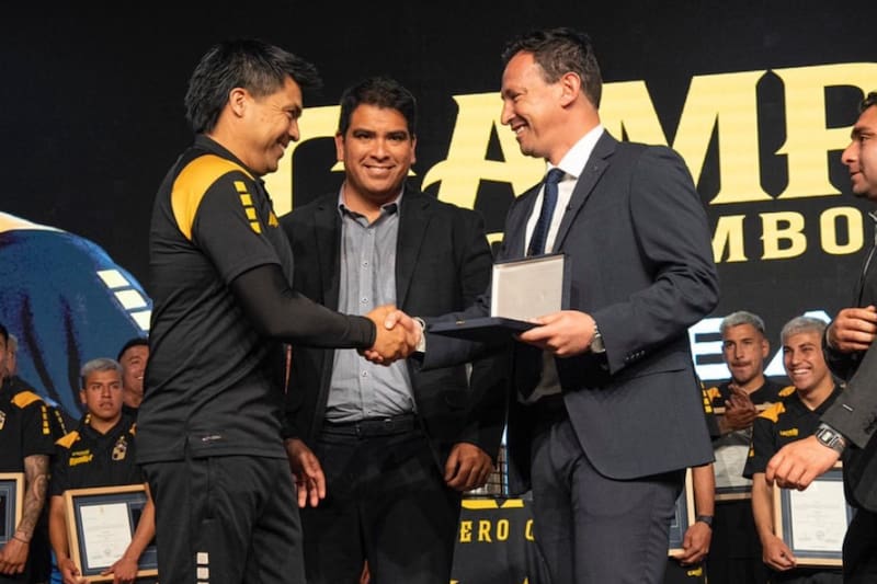 Al DT de Coquimbo Unido le entregaron la llave de la ciudad. Foto: Municipalidad de Coquimbo.