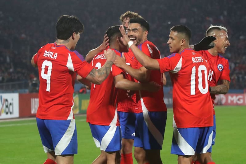 Chile y Paraguay jugaron en el Nacional, en el último duelo previo a la Copa América. Foto: Aton.