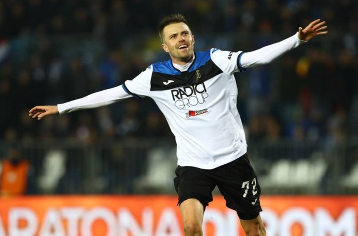 ¡Al Puskas! Golazo de antología de Ilicic con un tiro libre desde la mitad de cancha