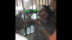 VIDEO | Fue una apuesta: Hombre murió tras beber una botella completa de Jägermaister en Sudáfrica