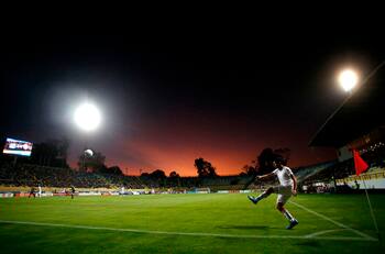 Infectólogo analizó el regreso del fútbol chileno: "Hay que ser más cautelosos"