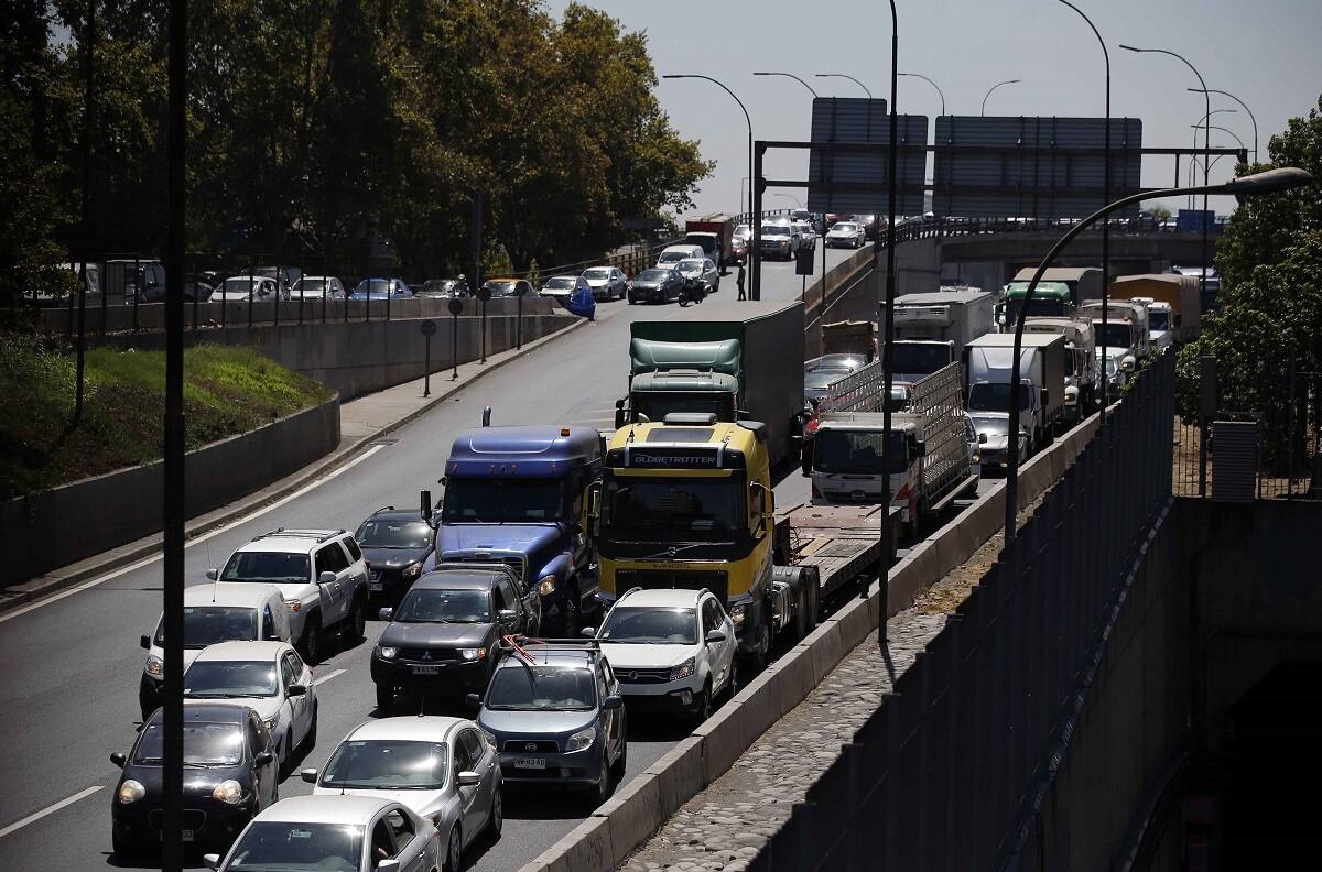 Choque múltiple dejó tres heridos en la Autopista Central: 11 vehículos se vieron involucrados