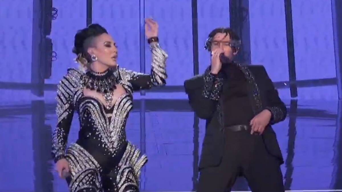 Con cambio de look y junto a Ivy Queen: Así fue la presentación de Bad Bunny en los Billboard Awards