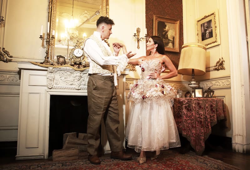 Karla Constant y Sergio Lagos son los conductores de "Ganar o Servir".